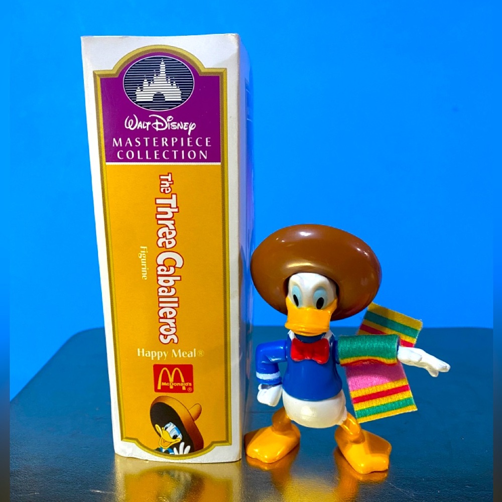 WALT DISNEY 1996 COLLECTIBLE MCDONALD’S THE THREE CABALLEROS MINI VHS CASE & TOY - Picture 3 of 10